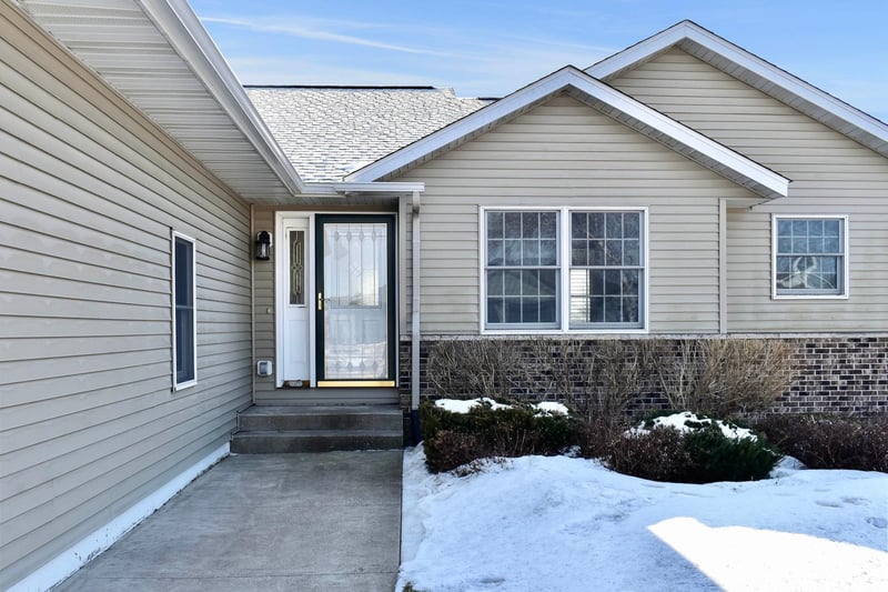 9 Williams St, Lewiston, MN 55952