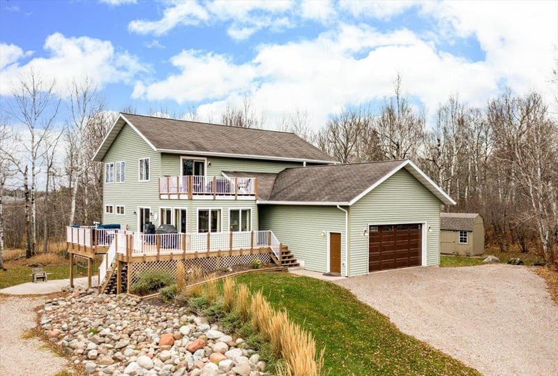 5224 Falcon Dr, Hermantown, MN 55811