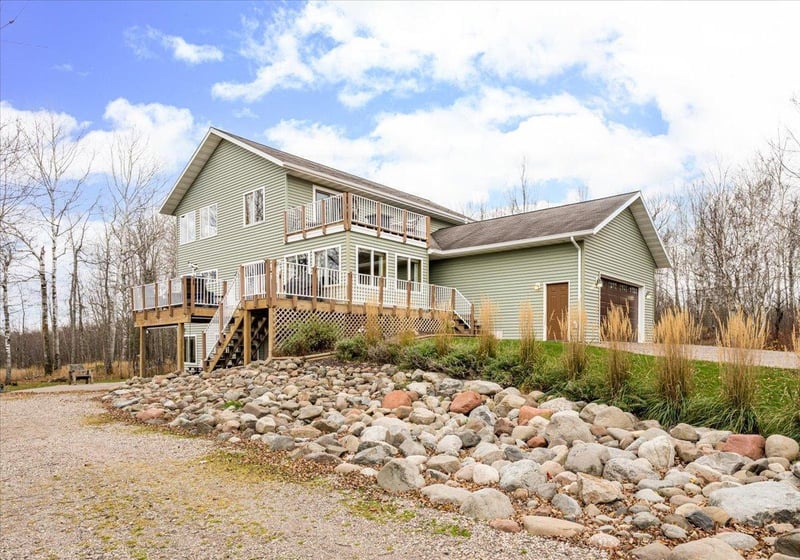5224 Falcon Dr, Hermantown, MN 55811
