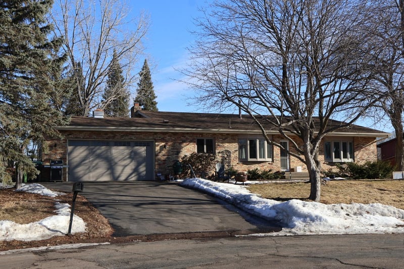 1313 Karth Lake Cir, Arden Hills, MN 55112