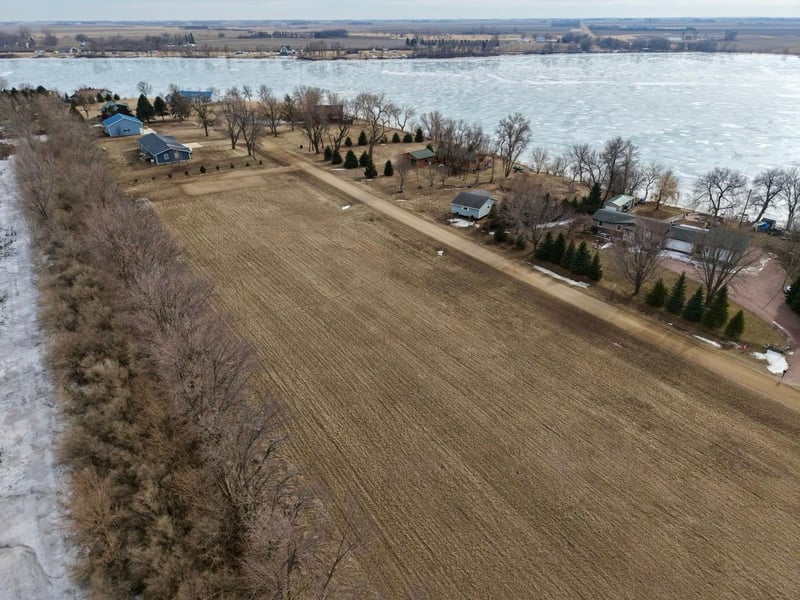 2 Lime Lake Dr, Avoca, MN 56114