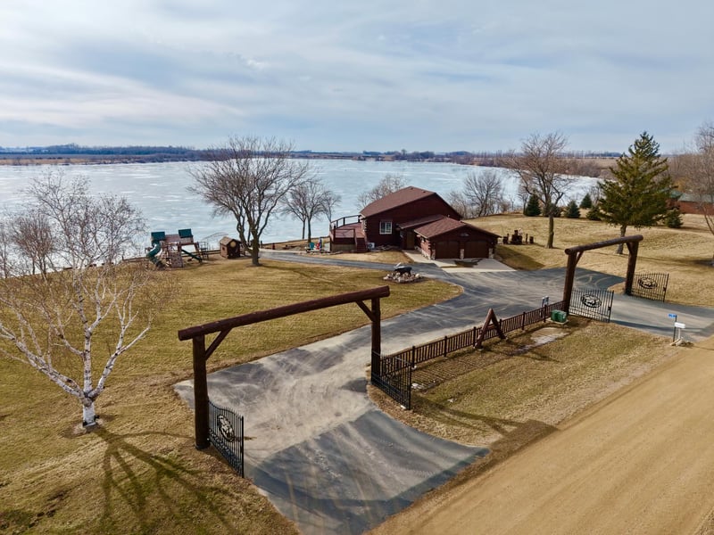 11 Lime Lake Dr, Avoca, MN 56114
