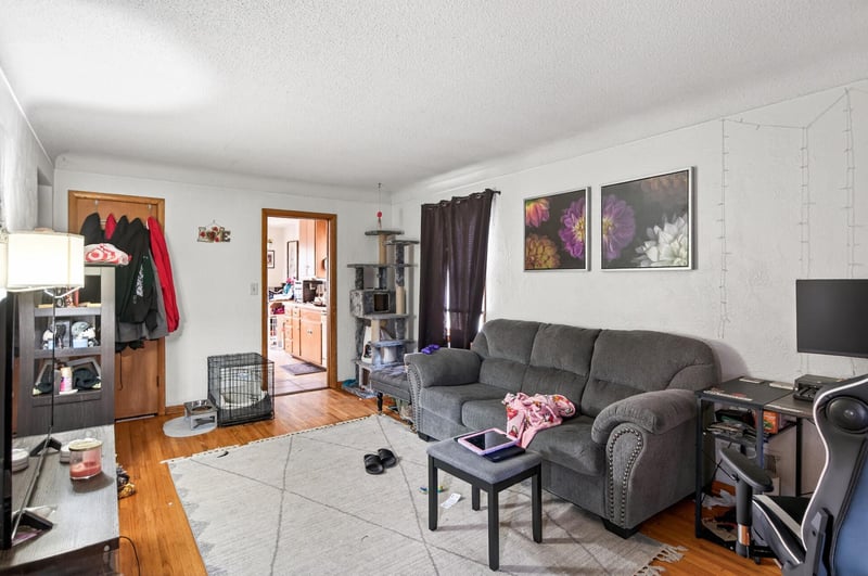 913 Russell St, Saint Paul, MN 55106
