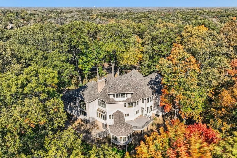 4 W Bay Ln, North Oaks, MN 55127
