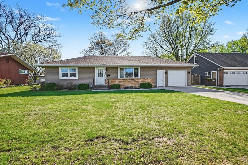 405 Lincoln Ave N, New Prague, MN 56071
