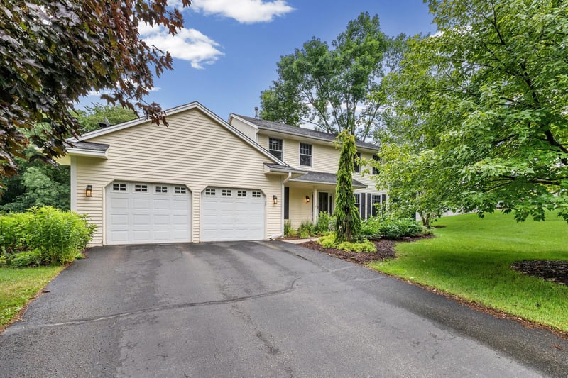 4094 Blueberry Ln, Eagan, MN 55123