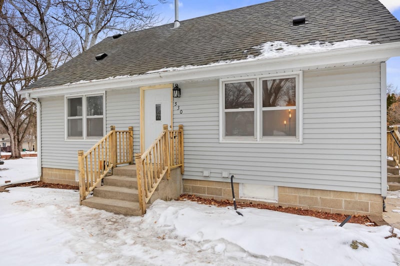 530 4th St N, Winsted, MN 55395