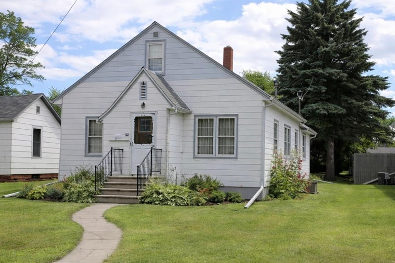 20 E Thorpe Ave, Ada, MN 56510