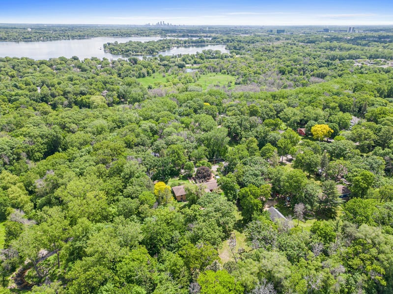 2217 Oakview Ln N, Plymouth, MN 55441