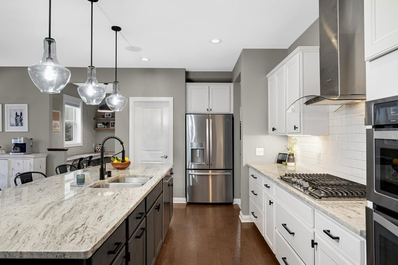 9195 Lakeside Dr, Victoria, MN 55386