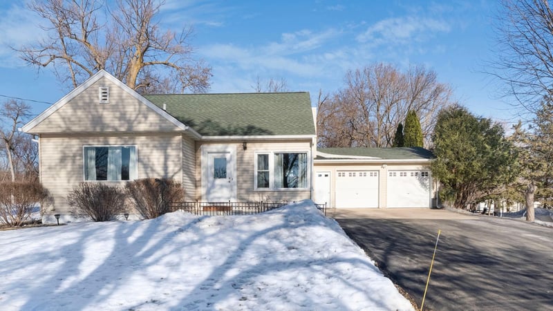 14811 Old Mill Rd, Spicer, MN 56288