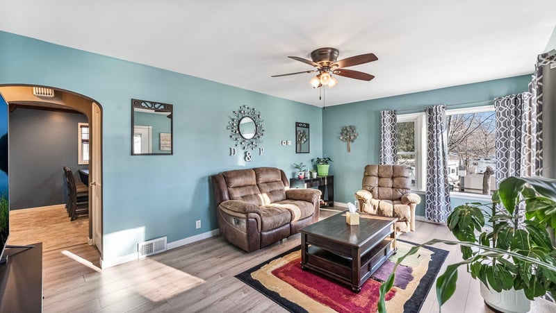 14811 Old Mill Rd, Spicer, MN 56288