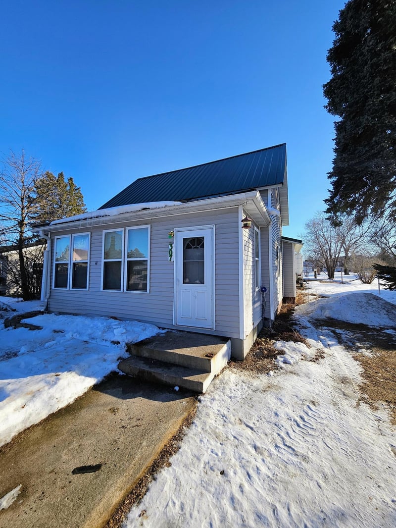 307 Leslie Ave W, Clarissa, MN 56440