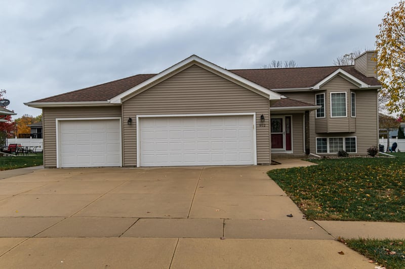 902 Berg Blvd SE, Stewartville, MN 55976