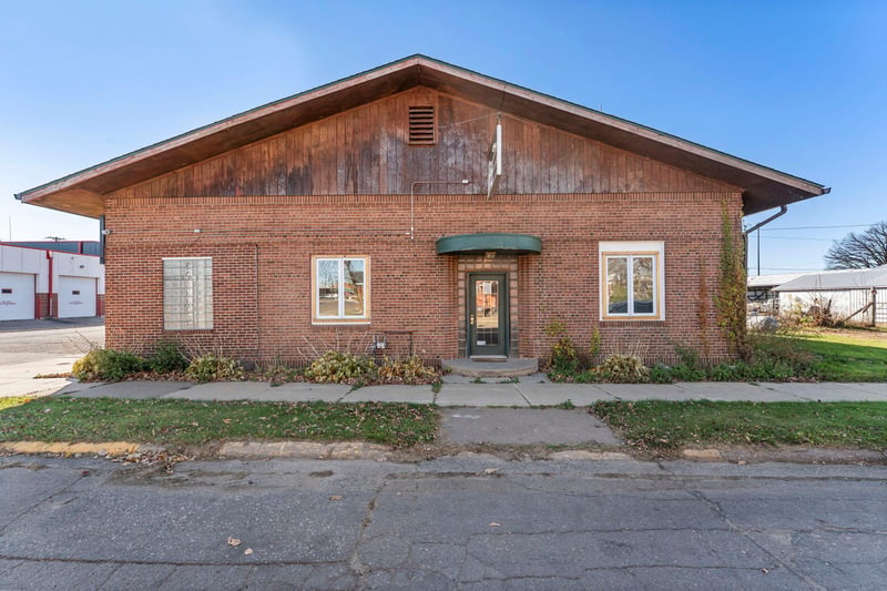 205 2nd St SW, Braham, MN 55006