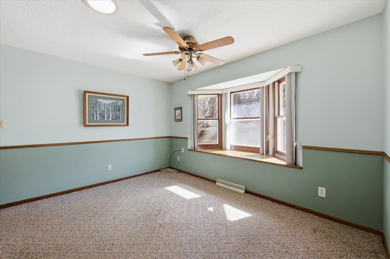 1656 Upper 55th St E, Inver Grove Heights, MN 55077