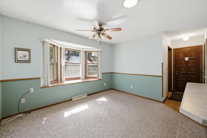 1656 Upper 55th St E, Inver Grove Heights, MN 55077