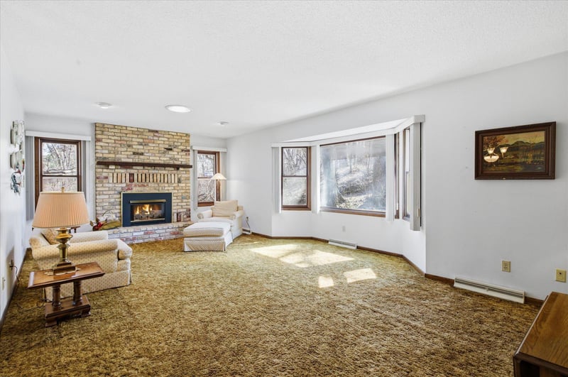 1656 Upper 55th St E, Inver Grove Heights, MN 55077