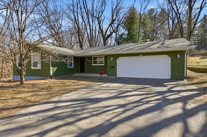 1656 Upper 55th St E, Inver Grove Heights, MN 55077