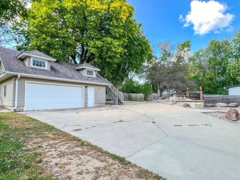 848 S Park St, Fairmont, MN 56031