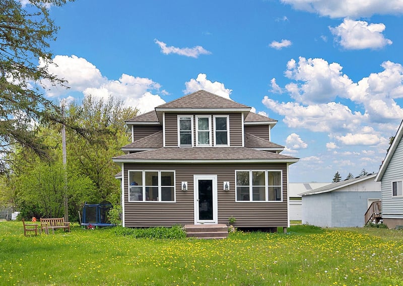 465 4th Ave S, Isle, MN 56342