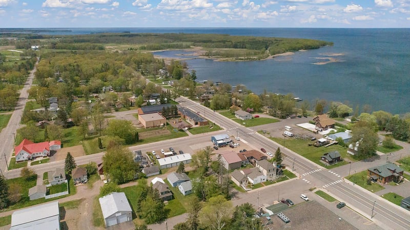 465 4th Ave S, Isle, MN 56342