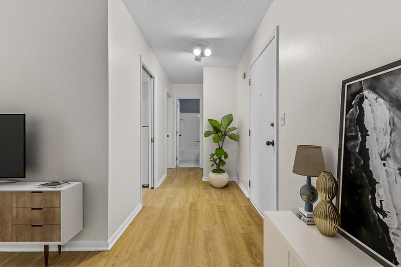10113 W 34th St #105, Hopkins, MN 55305