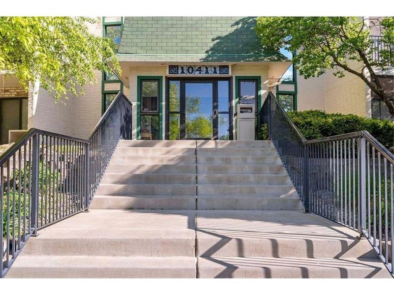 10411 Cedar Lake Rd #213, Minnetonka, MN 55305