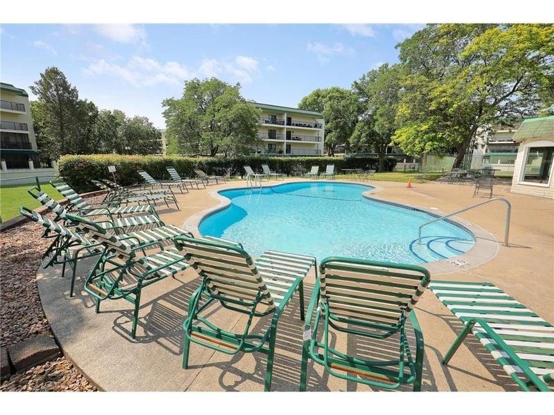 10411 Cedar Lake Rd #213, Minnetonka, MN 55305