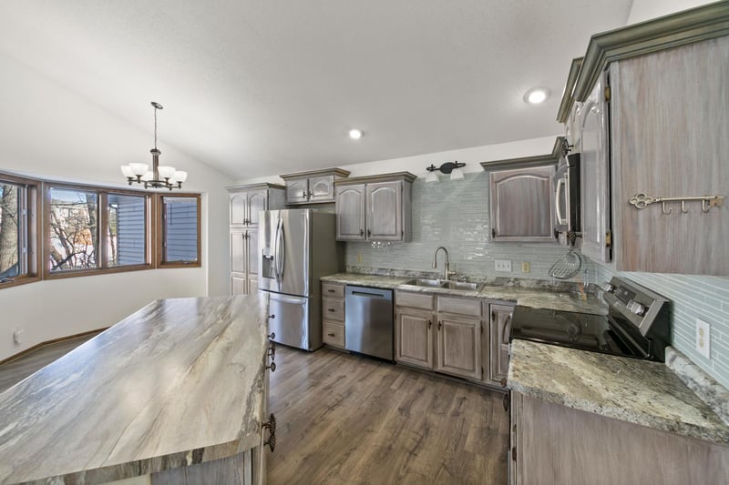 13416 Parkwood Dr, Burnsville, MN 55337