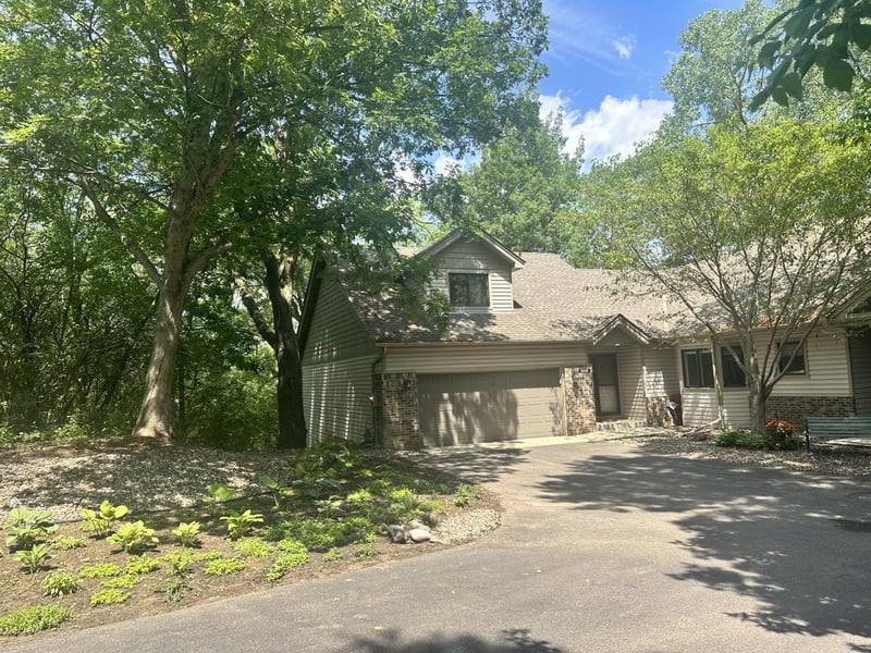 13416 Parkwood Dr, Burnsville, MN 55337