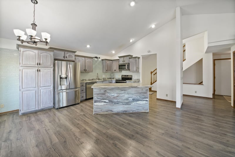 13416 Parkwood Dr, Burnsville, MN 55337