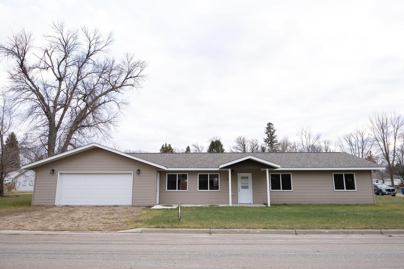 524 3rd St NW, Mahnomen, MN 56557