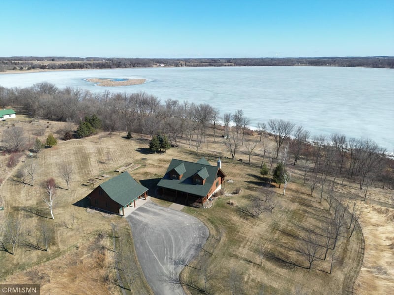 9298 50th St NW, Annandale, MN 55302