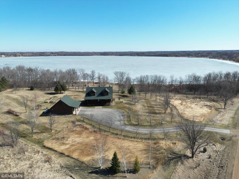 9298 50th St NW, Annandale, MN 55302