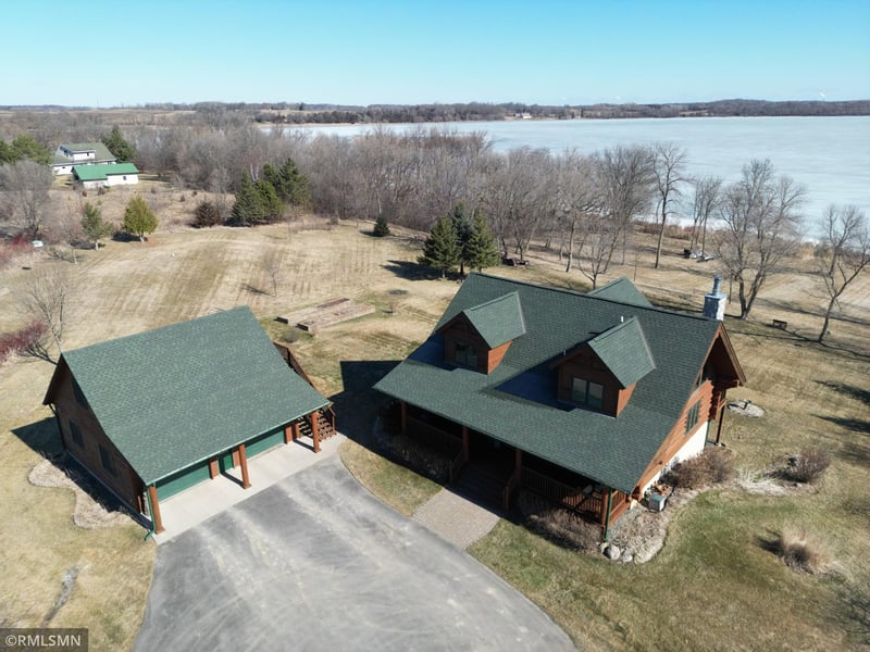 9298 50th St NW, Annandale, MN 55302