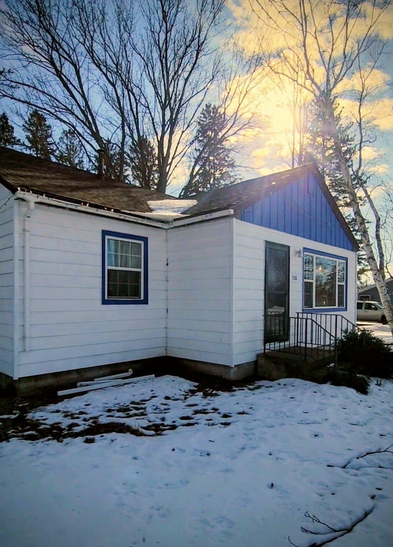 308 Oak St, Grasston, MN 55030