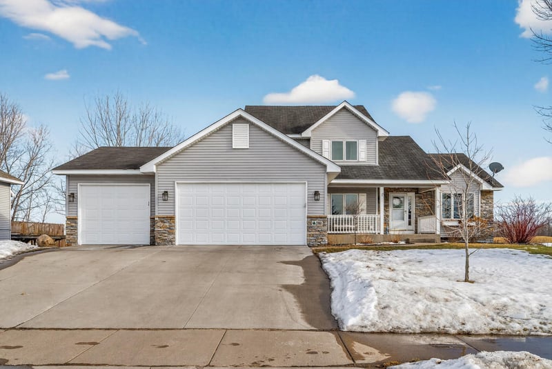 22883 Zion Pw NW, Oak Grove, MN 55005