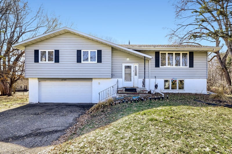 5705 Phoenix St, Golden Valley, MN 55422
