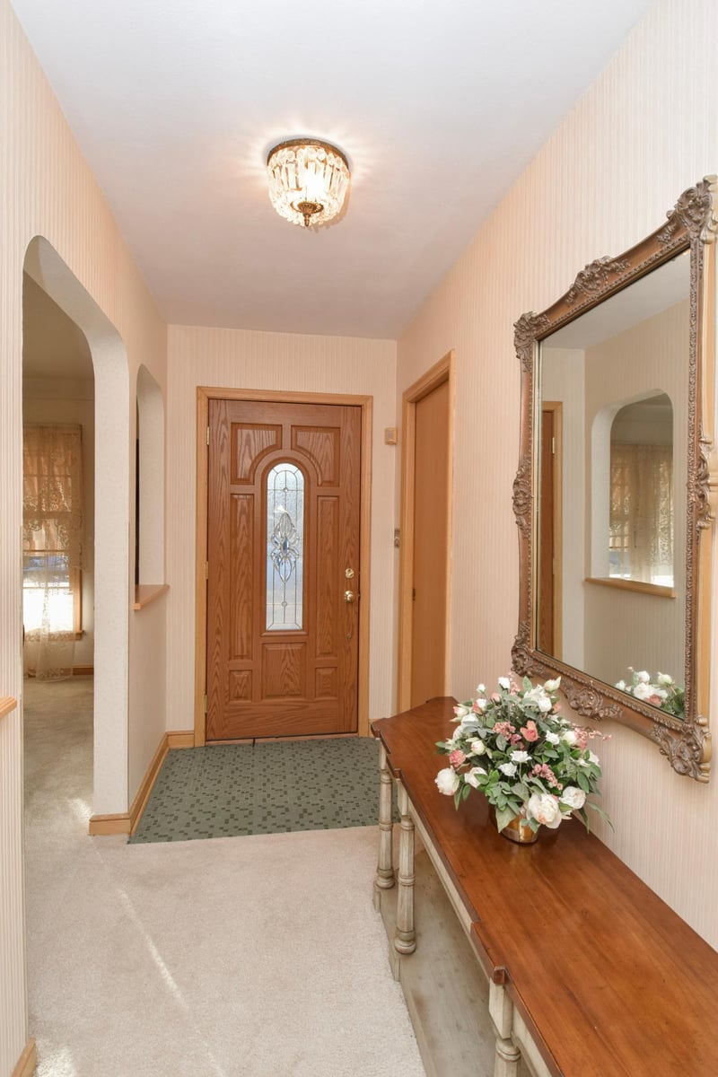 1864 Albert St N, Falcon Heights, MN 55113