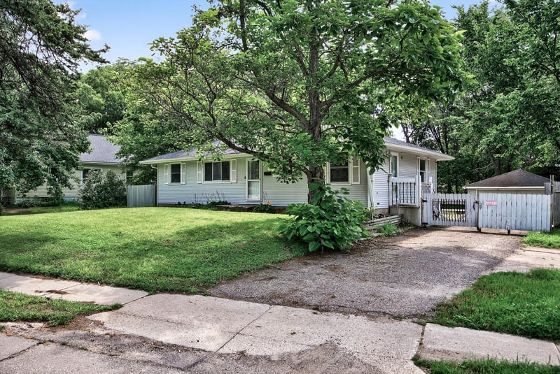 3213 W Old Shakopee Rd, Bloomington, MN 55431