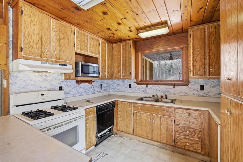 59404 Herron Rd, Bigfork, MN 56628