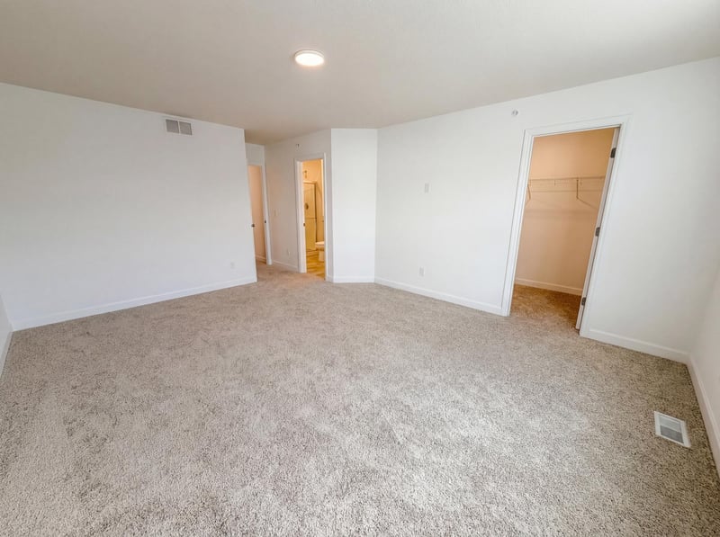 3022 Basswood St, Little Canada, MN 55117