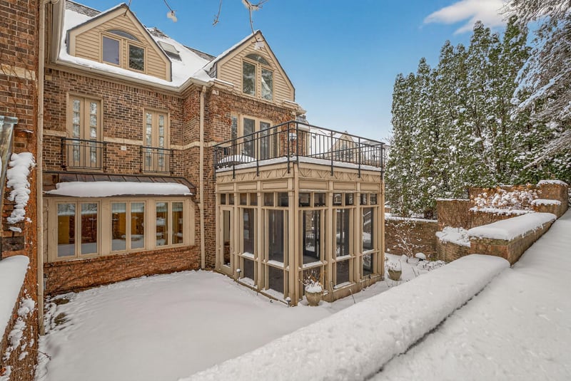 112 Groveland Ter, Minneapolis, MN 55403