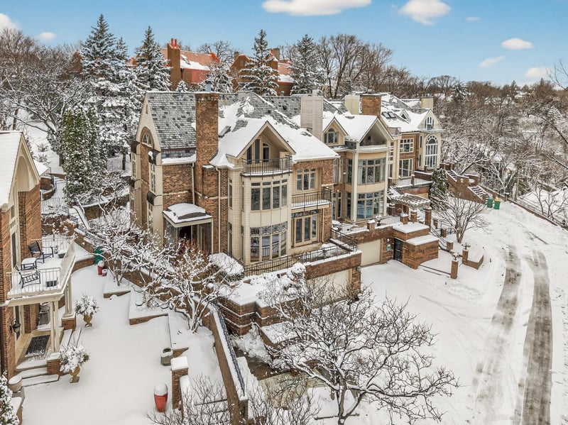 112 Groveland Ter, Minneapolis, MN 55403
