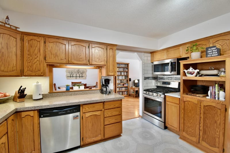 1587 Hennessy Vi, White Bear Twp, MN 55110