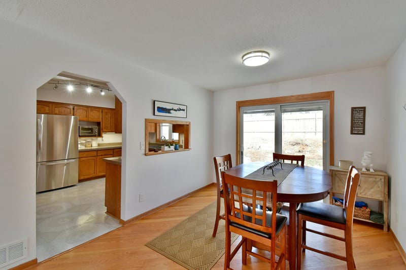 1587 Hennessy Vi, White Bear Twp, MN 55110