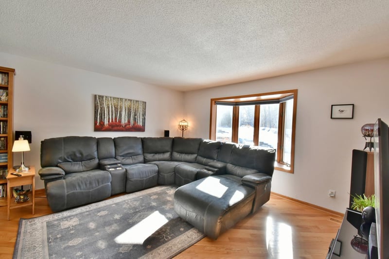 1587 Hennessy Vi, White Bear Twp, MN 55110