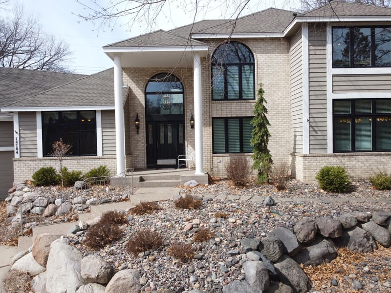 14704 White Oak Dr, Burnsville, MN 55337
