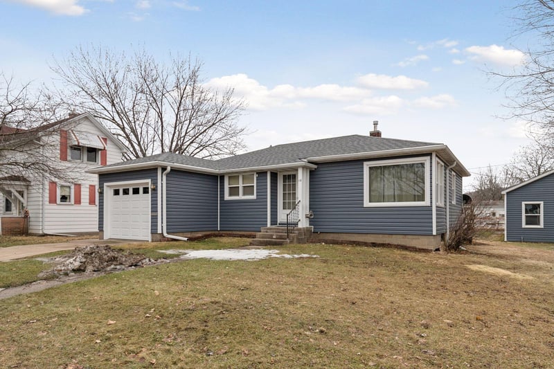 118 Hiawatha Dr E, Wabasha, MN 55981